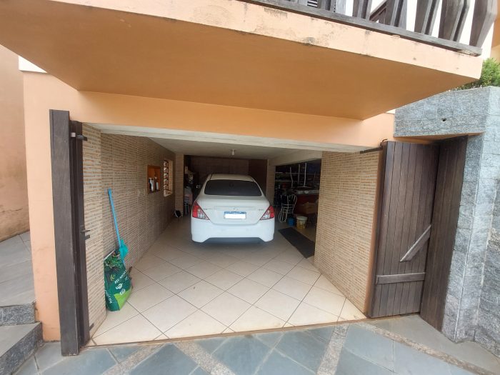 V5081 – Casa 03 dormitórios com piscina