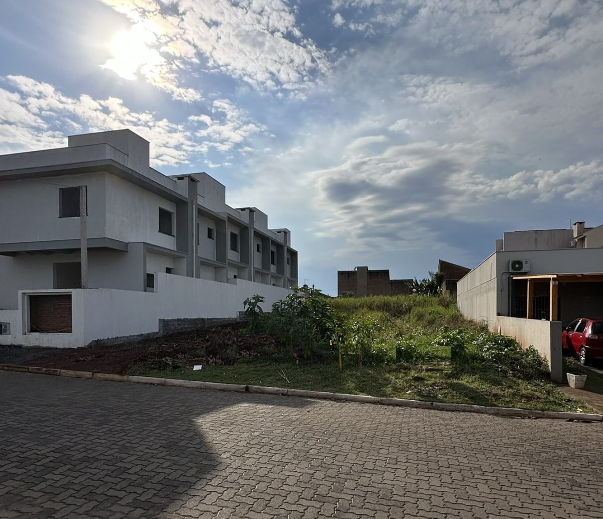 V11063 – Terreno Av. Aury Sturmer, Bairro Jardim Botânico