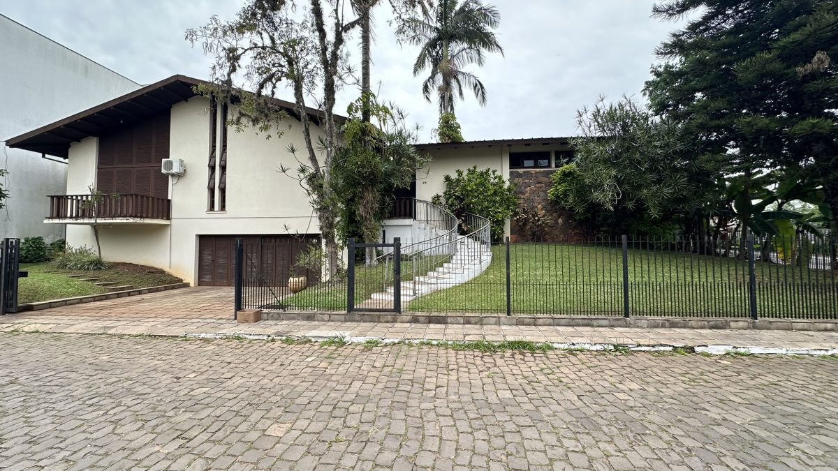 A5151 – Casa Residencial ou Comercial- 04 dormitórios