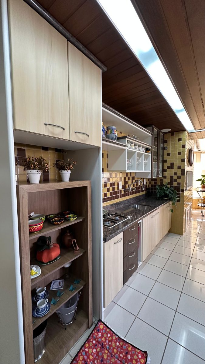 V4005 – Ampla cobertura, com 04 dormitórios