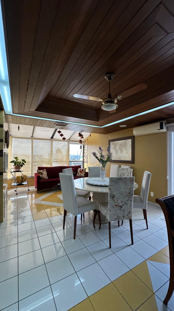 V4005 – Ampla cobertura, com 04 dormitórios