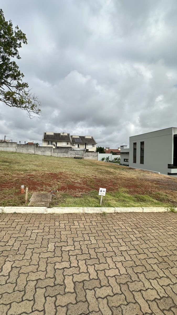 V11101 – Terreno em condomínio fechado