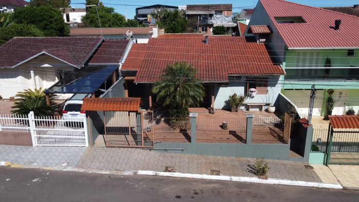 V5098 – Casa SEMI MOBILIADA – 03 dormitórios