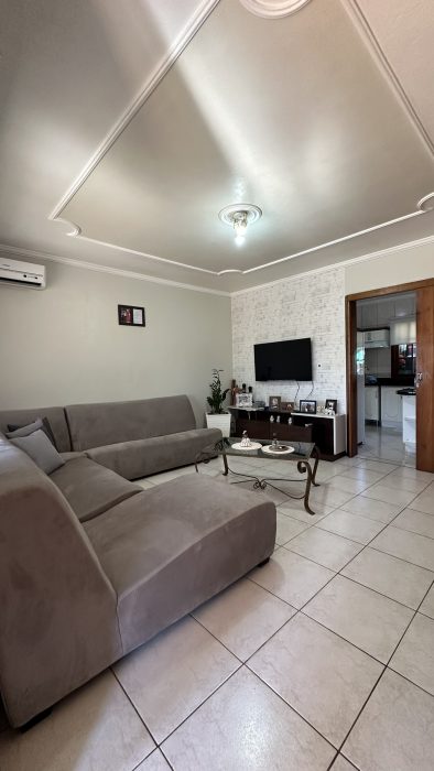 V5098 – Casa SEMI MOBILIADA – 03 dormitórios