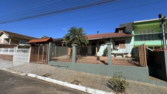 V5098 – Casa SEMI MOBILIADA – 03 dormitórios