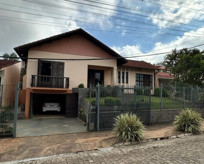 V5081 – Casa 03 dormitórios com piscina