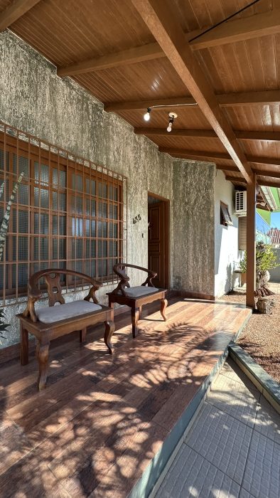 V5098 – Casa SEMI MOBILIADA – 03 dormitórios